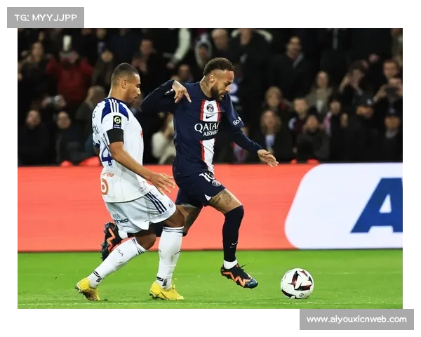 斯特拉斯堡防守反击，巴黎圣日耳曼控球寻找空当