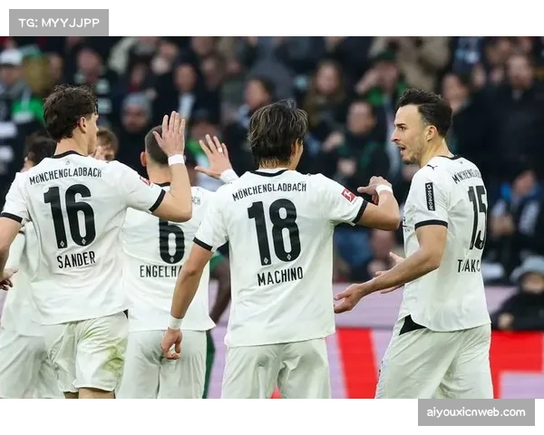 赛前训练开放日，记者观察门兴格拉德巴赫重点演练定位球攻防